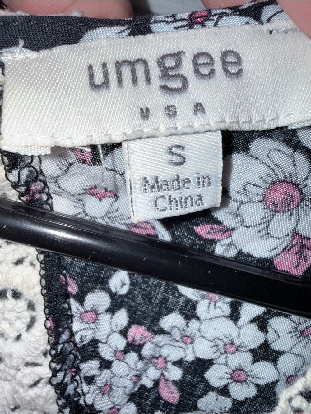 Umgee Black Floral Crochet-Trim Peasant Blouse - Picture 4 of 5